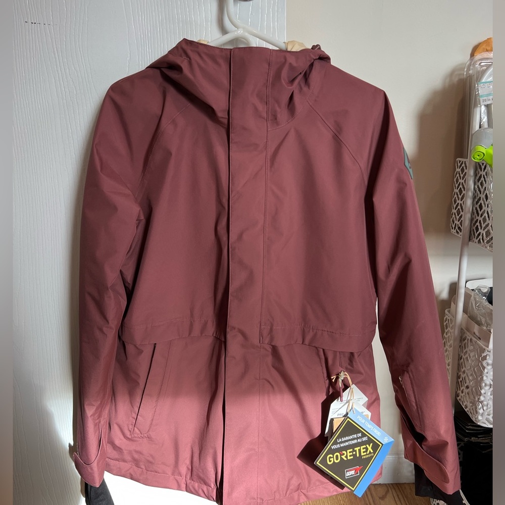 women burton jacket gortex brand new with tags